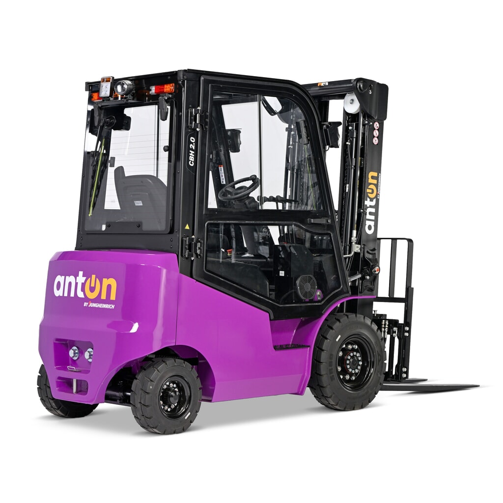 AntOn by Jungheinrich elektrický vysokozdvižný vozík CBH 2.0 s trojitým teleskopickým zdvíhacím zariadením, výška zdvihu 4 800 mm, nosnosť 2 000 kg, kabína na ochranu pred poveternostnými vplyvmi Comfort, vrátane integrovaného nabíjača Číslo obrázka výrobku 3: AntOn by Jungheinrich elektrický vysokozdvižný vozík CBH 2.0 s trojitým teleskopickým zdvíhacím zariadením, výška zdvihu 4 800 mm, nosnosť 2 000 kg, kabína na ochranu pred poveternostnými vplyvmi Comfort, vrátane integrovaného nabíjača
