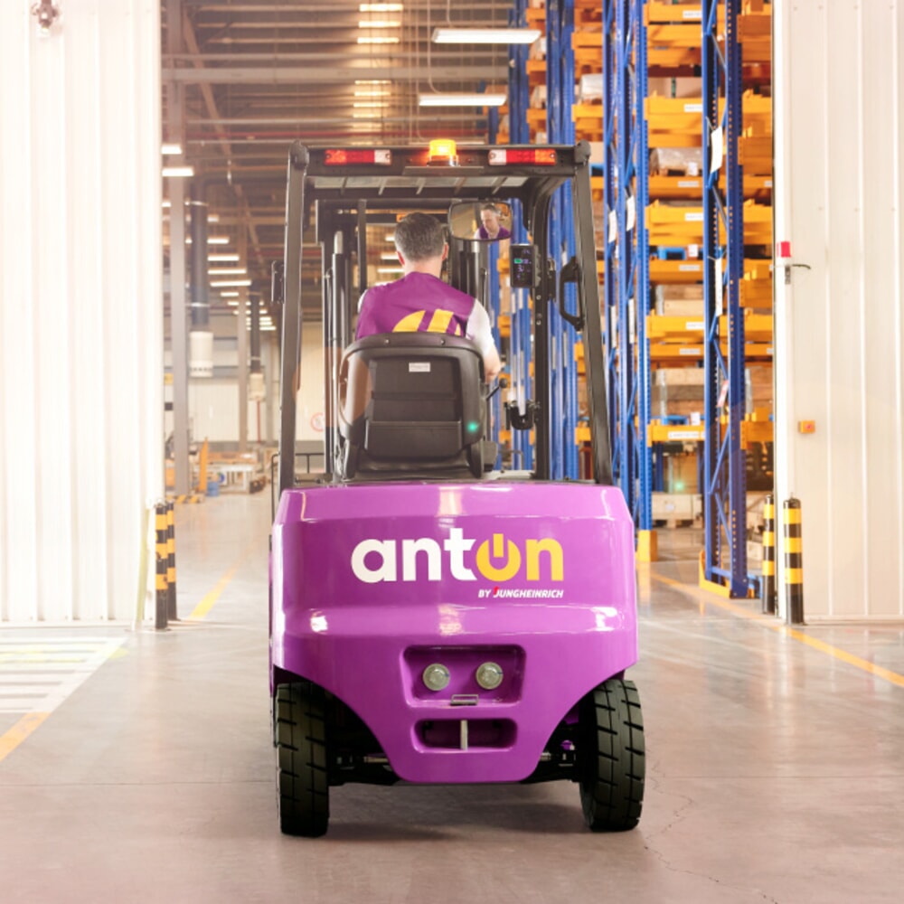 Číslo obrázka výrobku 4: AntOn by Jungheinrich elektrický vysokozdvižný vozík CBH 3.5 s dvojnásobným teleskopickým zdvihovým mechanizmom, výška zdvihu 3 300 mm, nosnosť 3 500 kg, vrátane externého nabíjača 80 V, 60 A, CEE, 5-pólový