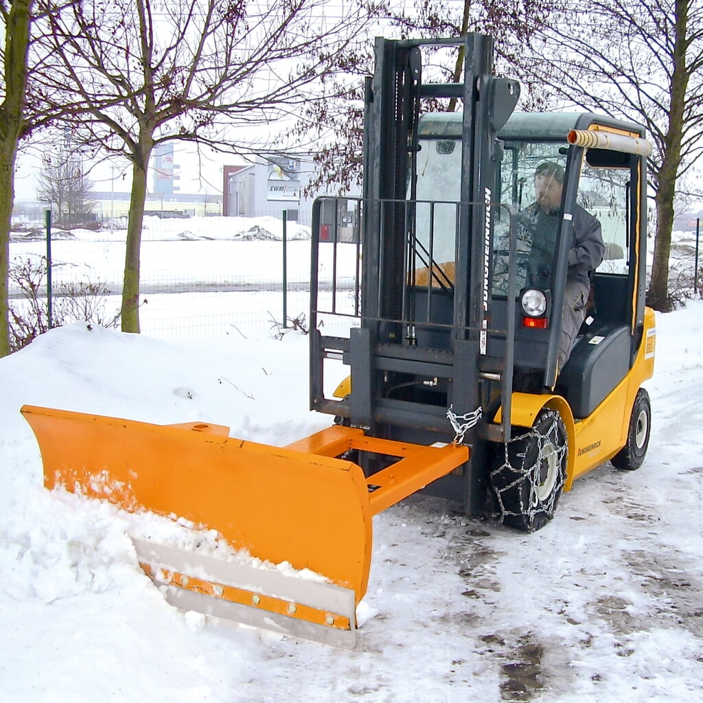 Bauer® Snehová radlica pre vysokozdvižný vozík s oceľovou zhrňovacou lištou, šírka radlice 1 500 mm Obrázok výrobku: Bauer® Snehová radlica pre vysokozdvižný vozík s oceľovou zhrňovacou lištou, šírka radlice 1 500 mm