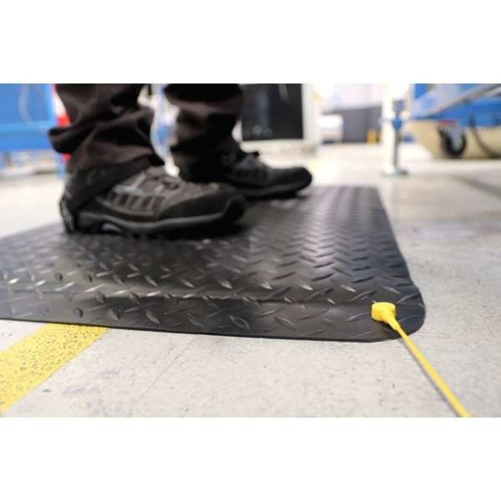 COBA Protiúnavová rohož Deckplate Anti-Static, š × h 600 × 900 mm, čierna Číslo obrázka výrobku 2: COBA Protiúnavová rohož Deckplate Anti-Static, š × h 600 × 900 mm, čierna