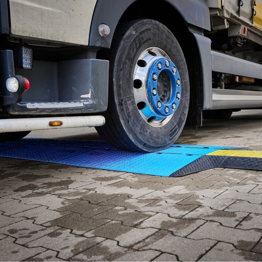 Číslo obrázka výrobku 5: Defender® by Adam Hall káblový kanál MIDI 5, 2D adaptér/koncový kus, samec