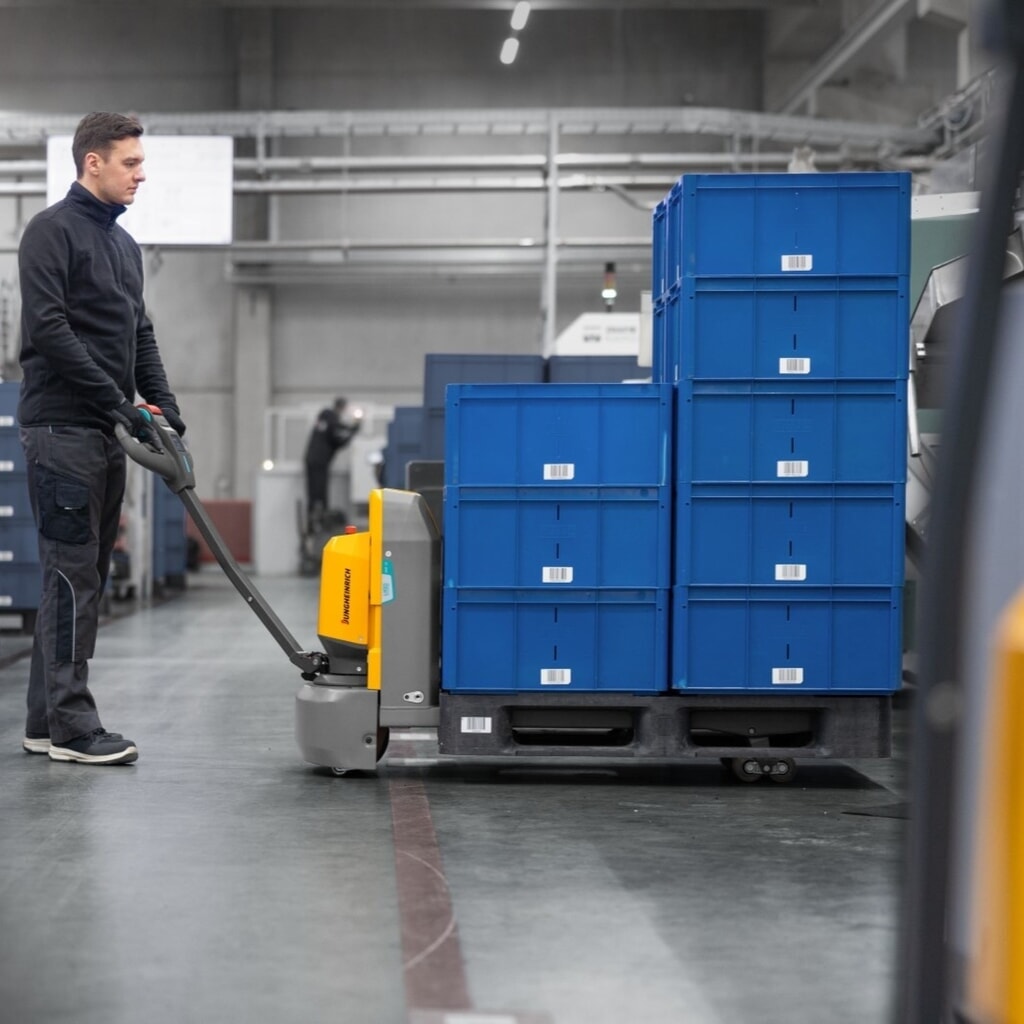 Číslo obrázka výrobku 7: Elektrický paletový vozík Jungheinrich AME 15, nosnosť 1 500 kg, dĺžka vidlíc 1 150 mm, špeciálna šírka vidlíc 670 mm, tandemové kolieska