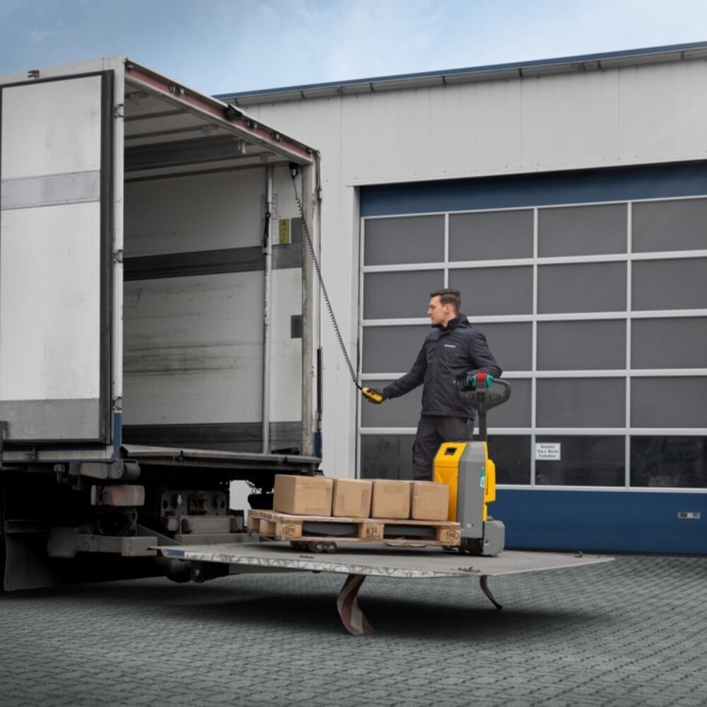 Elektrický paletový vozík Jungheinrich AME 18, nosnosť 1 800 kg, dĺžka vidlíc 1 150 mm, špeciálna šírka vidlíc 670 mm, tandemové kolieska Číslo obrázka výrobku 8: Elektrický paletový vozík Jungheinrich AME 18, nosnosť 1 800 kg, dĺžka vidlíc 1 150 mm, špeciálna šírka vidlíc 670 mm, tandemové kolieska