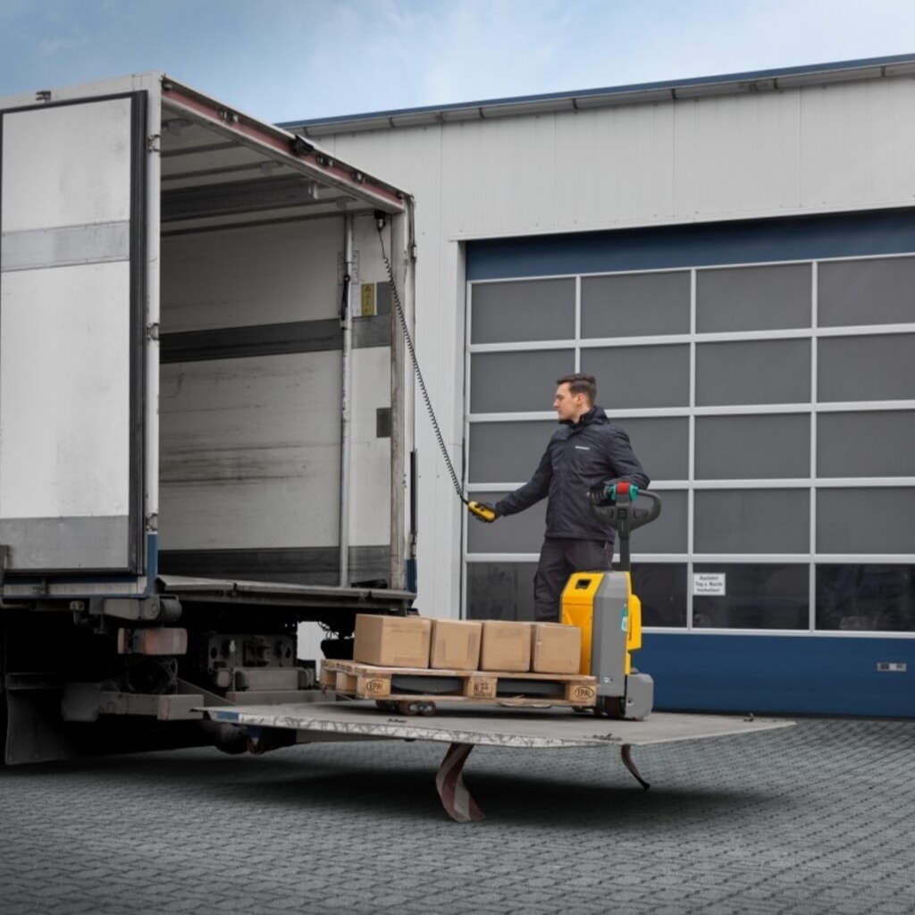 Elektrický paletový vozík Jungheinrich AME 18, nosnosť 1 800 kg, dĺžka vidlíc 1 150 mm, špeciálna šírka vidlíc 670 mm, tandemové kolieska Číslo obrázka výrobku 8: Elektrický paletový vozík Jungheinrich AME 18, nosnosť 1 800 kg, dĺžka vidlíc 1 150 mm, špeciálna šírka vidlíc 670 mm, tandemové kolieska