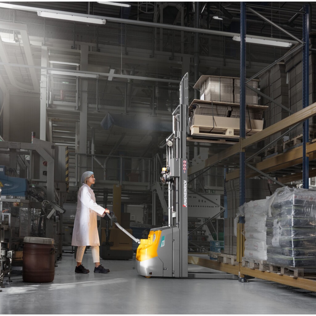 Elektrický vysokozdvižný vozík Jungheinrich EJC 112i ZZ, dvojité teleskopické zdvíhacie zariadenie, výška zdvihu 2 990 mm, nosnosť 1 200 kg, proporčná hydraulika Číslo obrázka výrobku 7: Elektrický vysokozdvižný vozík Jungheinrich EJC 112i ZZ, dvojité teleskopické zdvíhacie zariadenie, výška zdvihu 2 990 mm, nosnosť 1 200 kg, proporčná hydraulika