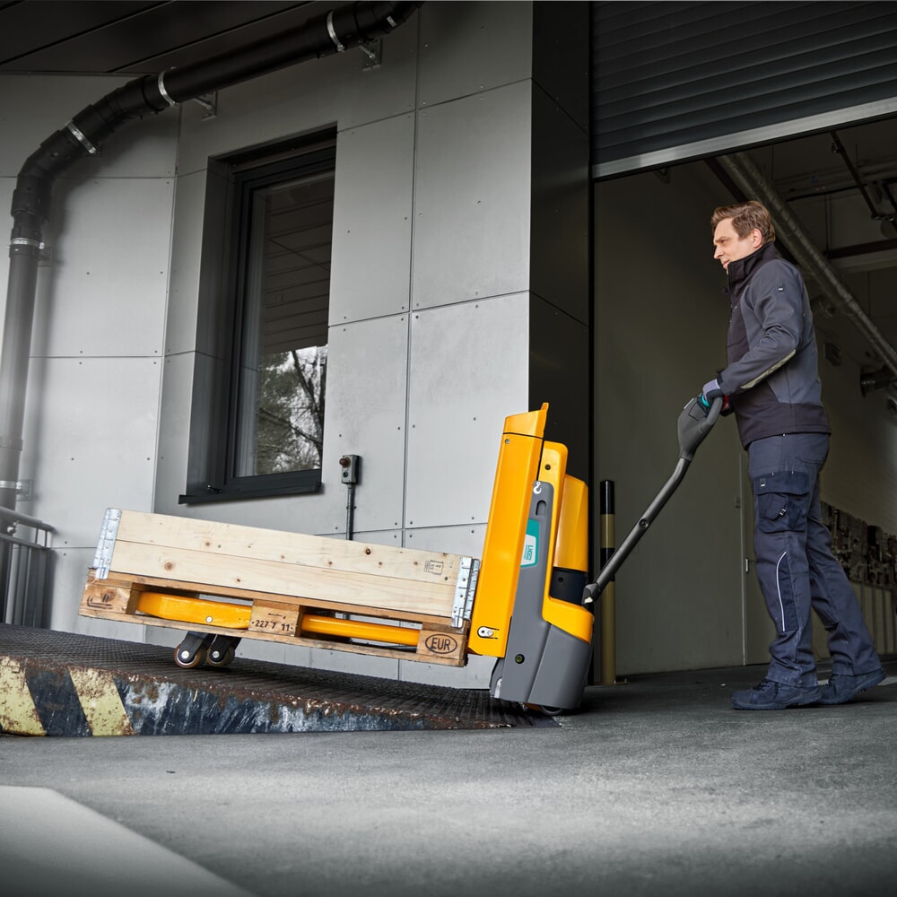 Číslo obrázka výrobku 2: Elektrický paletový vozík Jungheinrich EJE 114i, nosnosť 1 400 kg, dĺžka vidlíc 1 150 mm