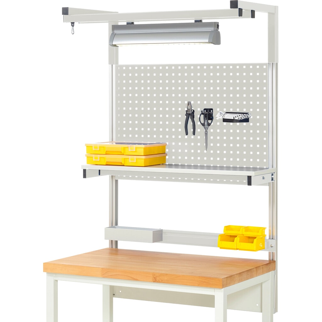 Nadstavba pracovného stola RAU, v × š × h 1 380 × 1 000 × 350 mm, s 1 policovou doskou, 1 prídržnou lištou, 1 párom výložníkov a 1 svietidlom, kompletná súprava 04 pre výrobok šírky 1 000 mm Obrázok výrobku: Nadstavba pracovného stola RAU, v × š × h 1 380 × 1 000 × 350 mm, s 1 policovou doskou, 1 prídržnou lištou, 1 párom výložníkov a 1 svietidlom, kompletná súprava 04 pre výrobok šírky 1 000 mm