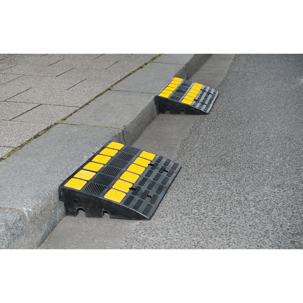 Číslo obrázka výrobku 4: MORAVIA obrubníková rampa, tvrdá guma, v × š × h 100 × 600 × 300 mm