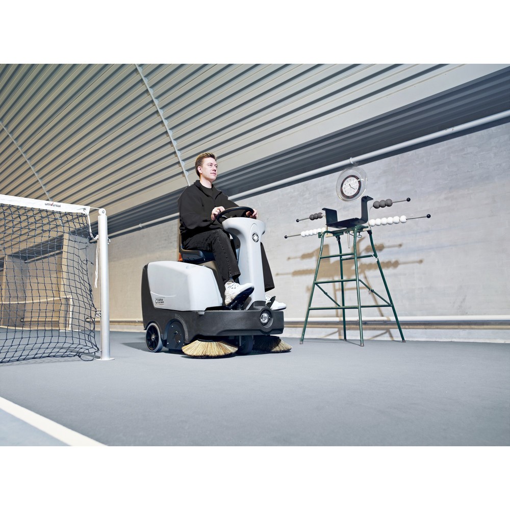 Číslo obrázka výrobku 2: Ride-on zametací stroj Nilfisk® SR 1000 S P, benzínový motor